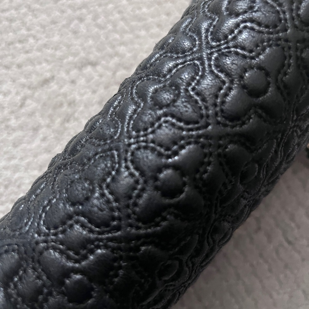 ✨Tory Burch Black Embossed Bryant Crossbody Bag✨ - Picture 10 of 14